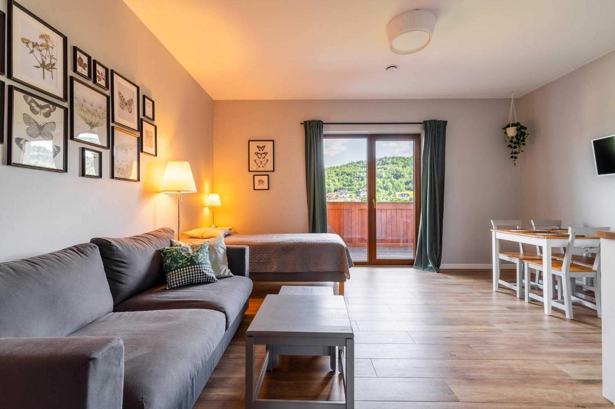 Black Lion Apartment *