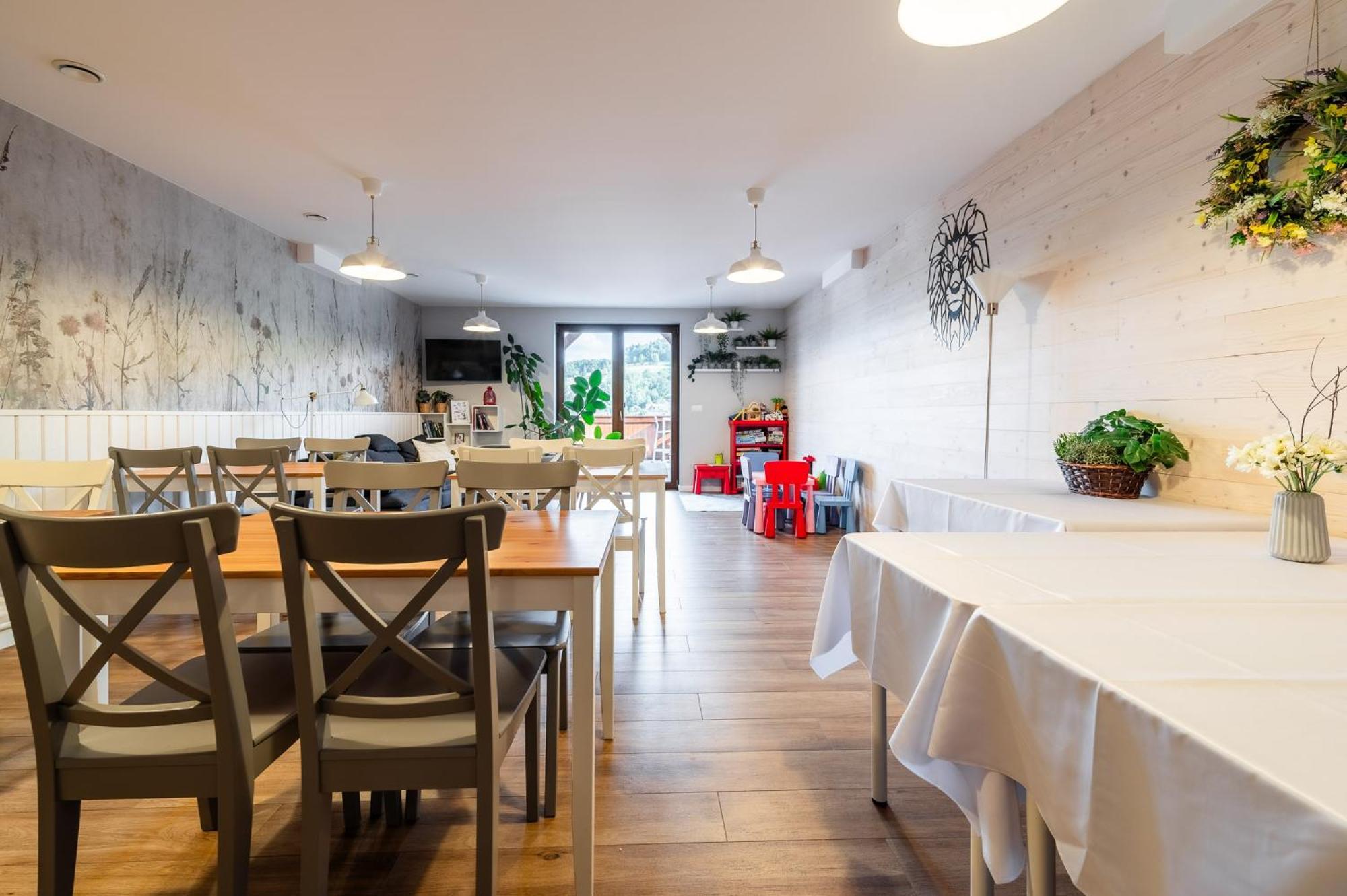 Black Lion Apartment *